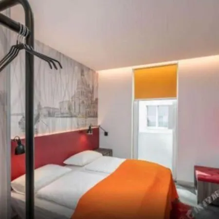 Campanile Venice Hotell 3*