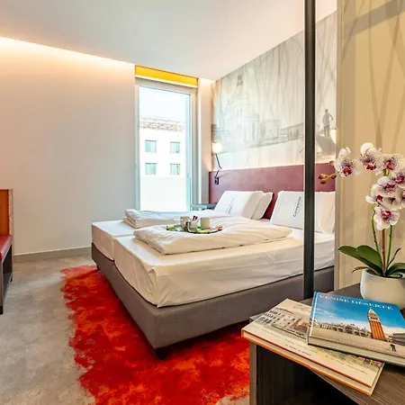 Campanile Venice Hotel 3*