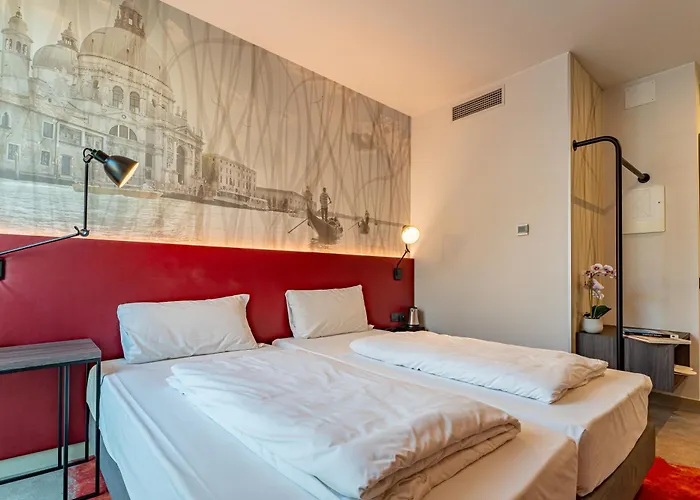 Campanile Venice Hotel