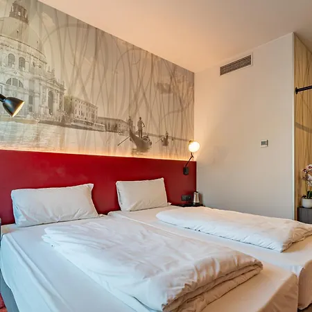 Campanile Venice Hotel